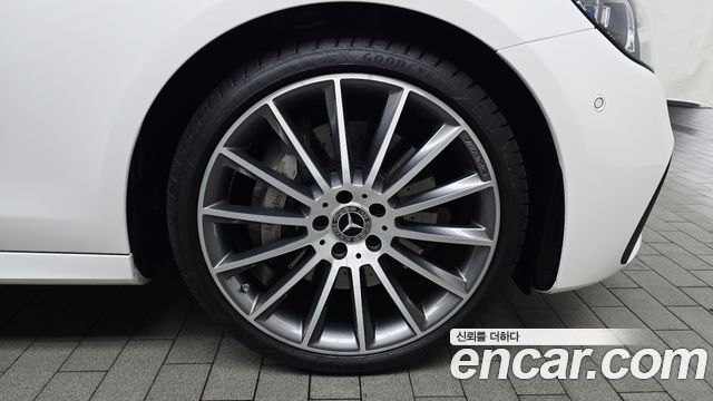 Mercedes-Benz E-Class E350 4MATIC AMG Line