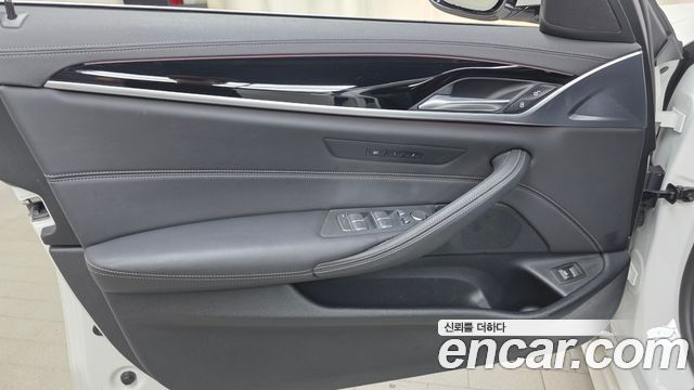 BMW 5-Series 523d M Sport