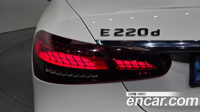 Mercedes-Benz E-Class E220d 4MATIC AMG Line