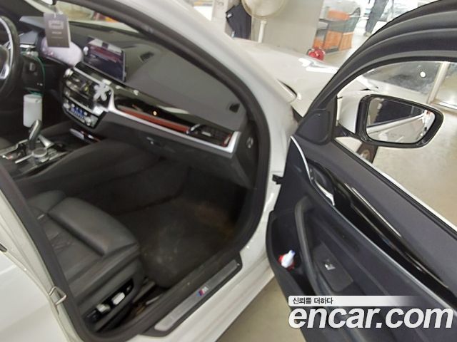 BMW 5-Series 520d xDrive M Sport Package Plus