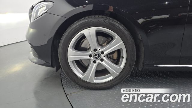 Mercedes-Benz E-Class E200 Avantgarde