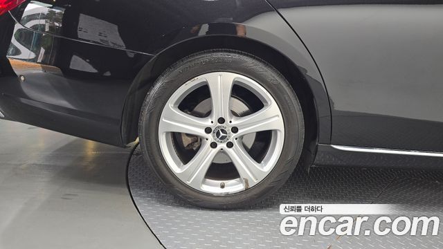 Mercedes-Benz E-Class E200 Avantgarde