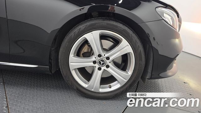 Mercedes-Benz E-Class E200 Avantgarde
