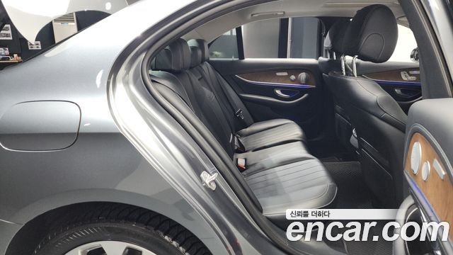 Mercedes-Benz E-Class E300 Exclusive