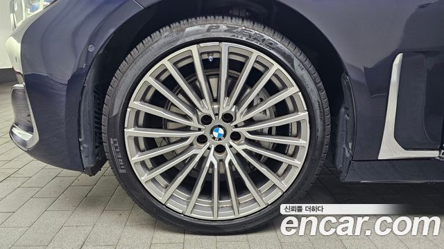 BMW 7-Series 740Li xDrive Design Pure Excellence