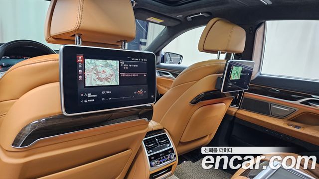 BMW 7-Series 740Li xDrive Design Pure Excellence