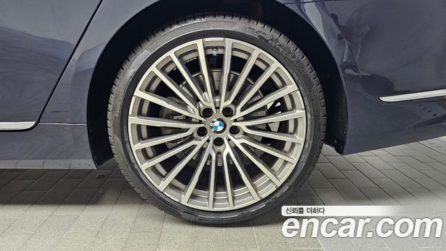 BMW 7-Series 740Li xDrive Design Pure Excellence