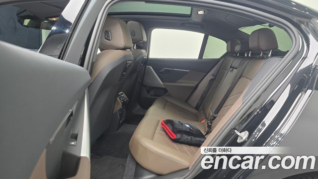BMW 5-Series 520i