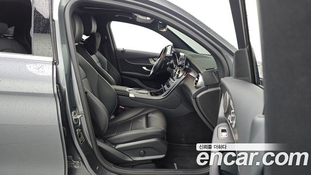 Mercedes-Benz GLC-Class GLC300e 4MATIC Coupe
