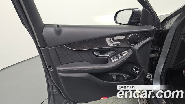 Mercedes-Benz GLC-Class GLC300e 4MATIC Coupe