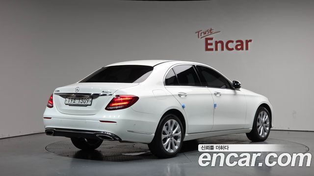 Mercedes-Benz E-Class E300 4MATIC Exclusive