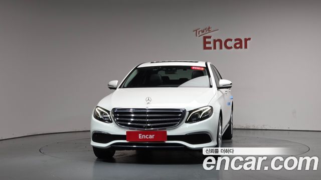 Mercedes-Benz E-Class E300 4MATIC Exclusive