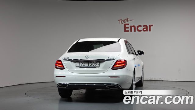 Mercedes-Benz E-Class E300 4MATIC Exclusive