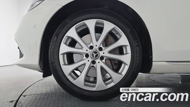 Mercedes-Benz E-Class E300 4MATIC Exclusive