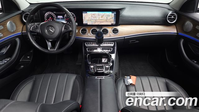 Mercedes-Benz E-Class E300 4MATIC Exclusive