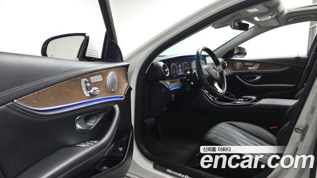 Mercedes-Benz E-Class E300 4MATIC Exclusive
