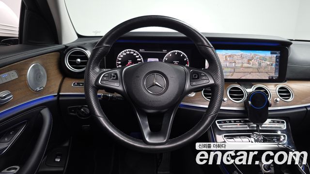 Mercedes-Benz E-Class E300 4MATIC Exclusive