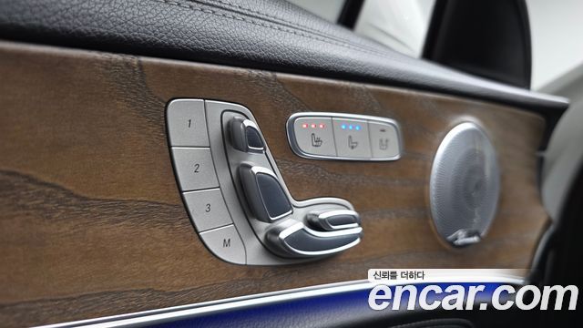 Mercedes-Benz E-Class E300 4MATIC Exclusive