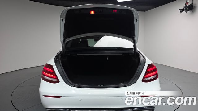 Mercedes-Benz E-Class E300 4MATIC Exclusive