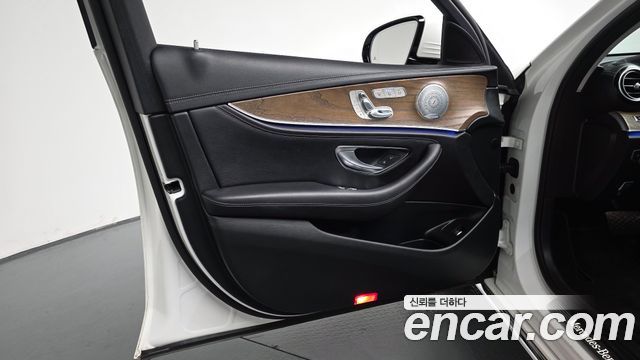 Mercedes-Benz E-Class E300 4MATIC Exclusive