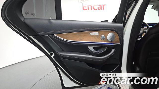 Mercedes-Benz E-Class E300 4MATIC Exclusive