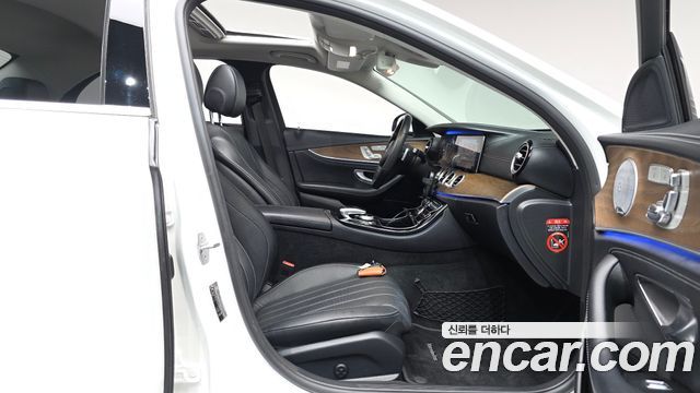 Mercedes-Benz E-Class E300 4MATIC Exclusive
