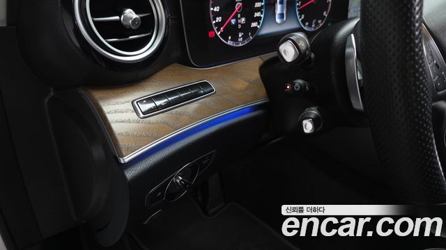 Mercedes-Benz E-Class E300 4MATIC Exclusive