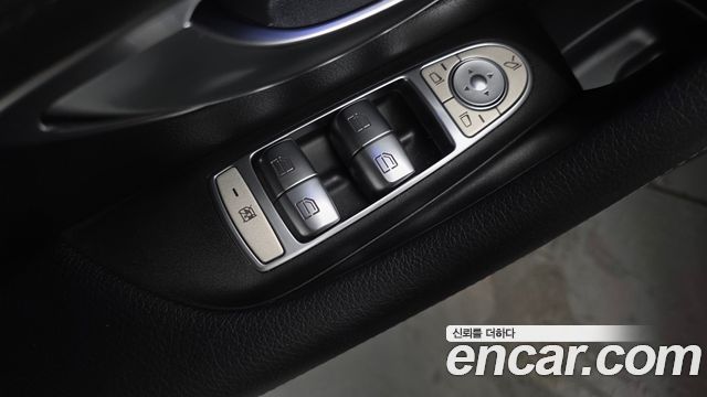 Mercedes-Benz E-Class E300 4MATIC Exclusive