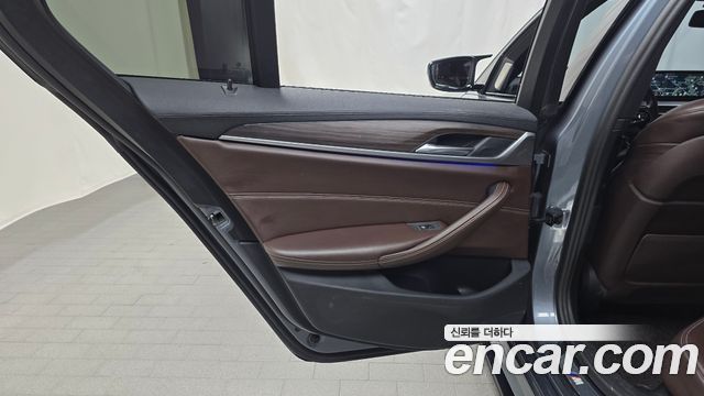 BMW 5-Series 530i M Sport Package Plus
