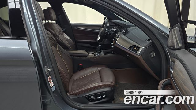 BMW 5-Series 530i M Sport Package Plus