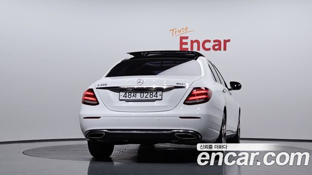 Mercedes-Benz E-Class E300 4MATIC Avnatgarde