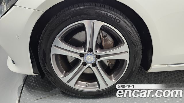 Mercedes-Benz E-Class E300 4MATIC Avnatgarde