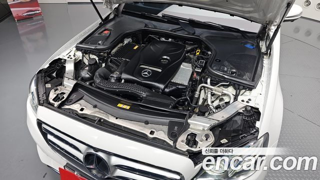 Mercedes-Benz E-Class E300 4MATIC Avnatgarde