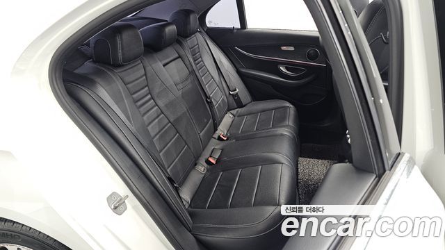 Mercedes-Benz E-Class E300 4MATIC Avnatgarde