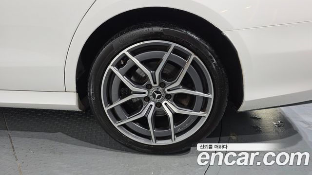 Mercedes-Benz E-Class E220d 4MATIC AMG Line
