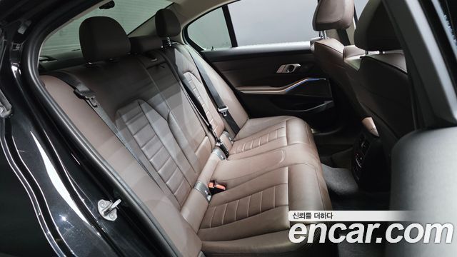 BMW 3-Series 330e Luxury