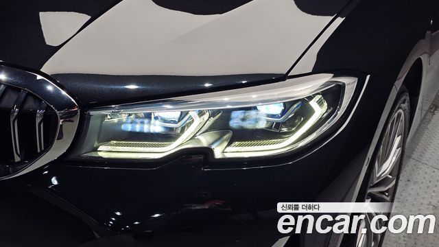 BMW 3-Series 330e Luxury