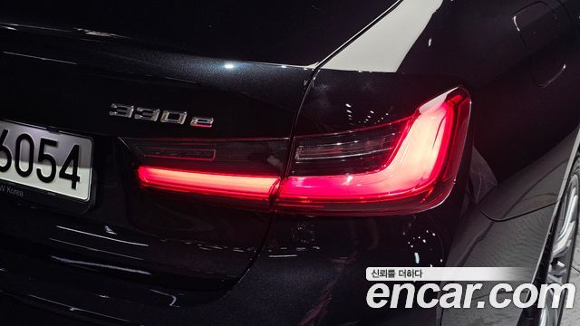 BMW 3-Series 330e Luxury