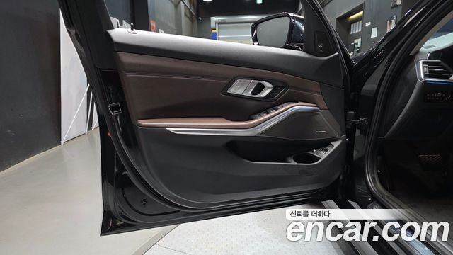 BMW 3-Series 330e Luxury