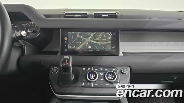 Land Rover Defender 90 D250 SE