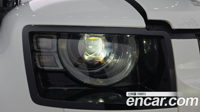 Land Rover Defender 90 D250 SE