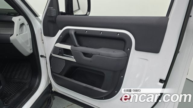 Land Rover Defender 90 D250 SE