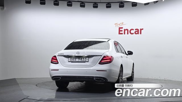 Mercedes-Benz E-Class E220d Avantgarde
