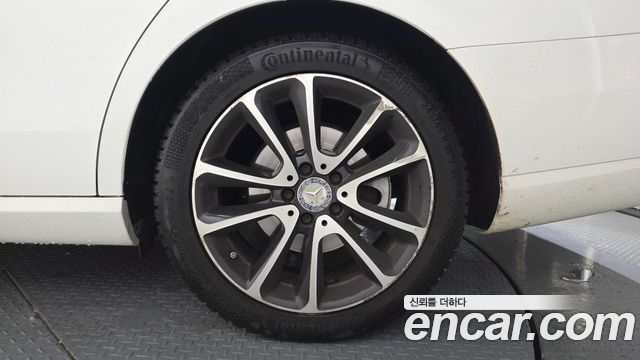 Mercedes-Benz E-Class E220d Avantgarde
