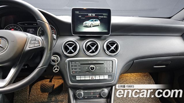 Mercedes-Benz A-Class A200