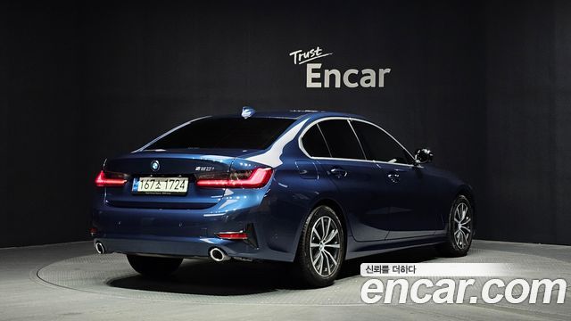 BMW 3-Series 320i