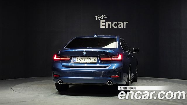 BMW 3-Series 320i