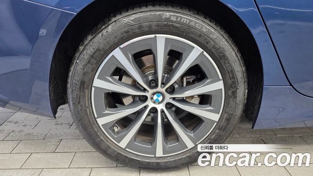 BMW 3-Series 320i