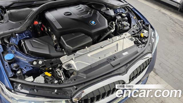 BMW 3-Series 320i