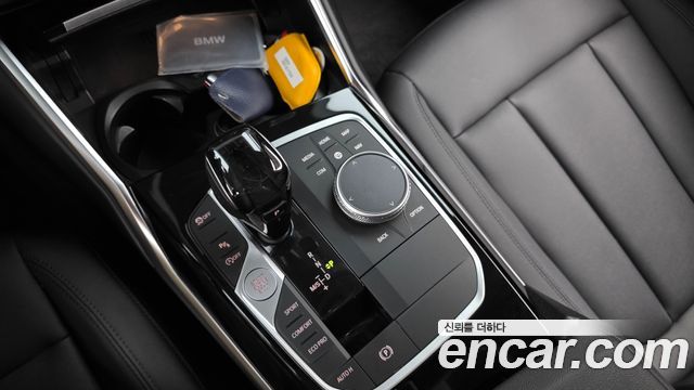 BMW 3-Series 320i